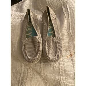 Roxy slip ons 10